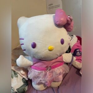 HELLO KITTY 20" Tall VALENTINE
GREETER PLUSH CVS LIMITED
EDITION
2022 RARE